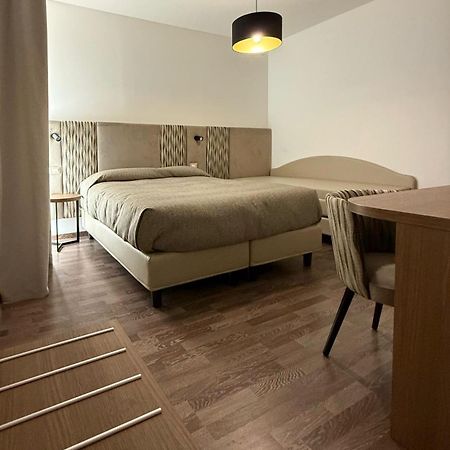 Hotel Miramare Пінето Екстер'єр фото