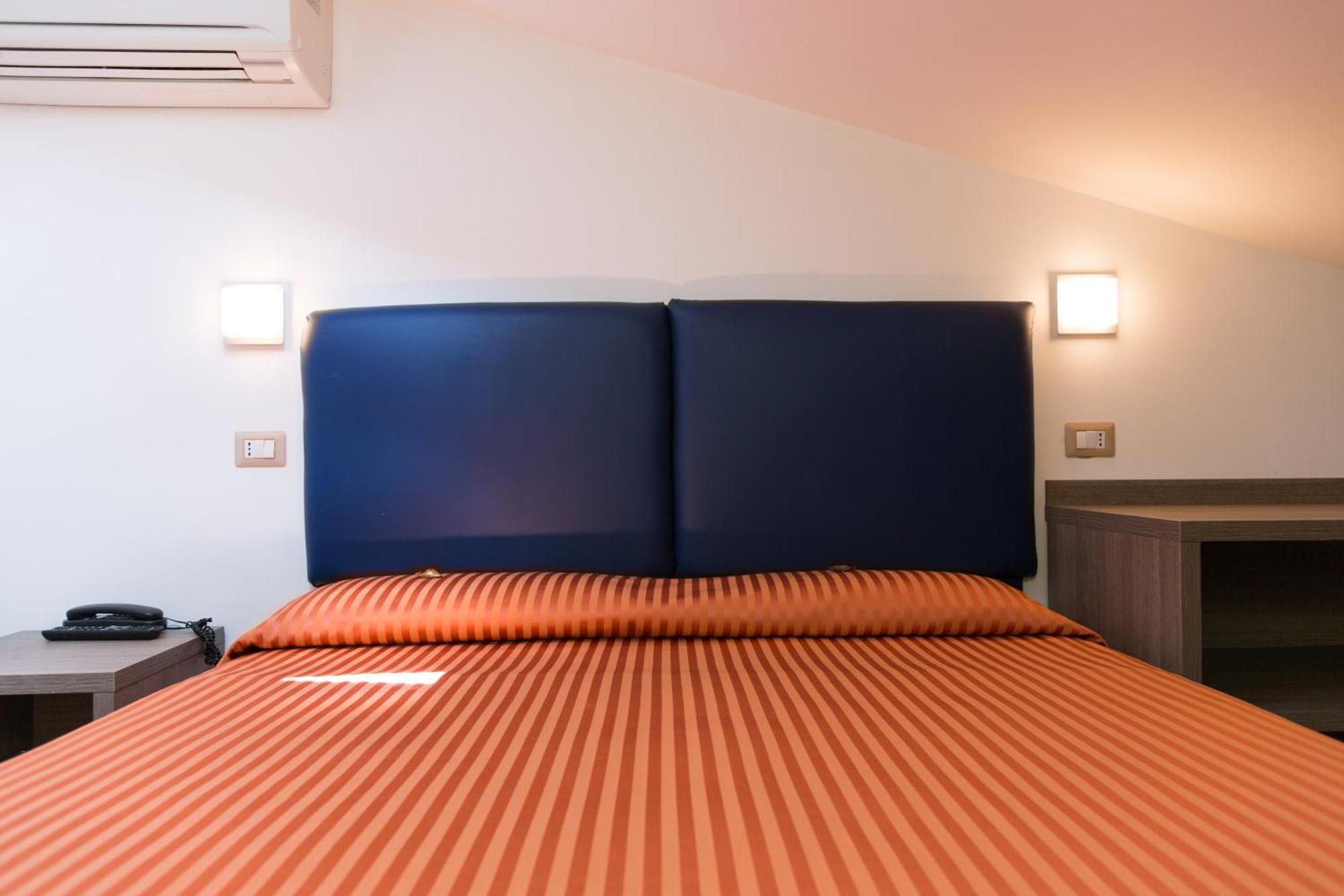Hotel Miramare Пінето Екстер'єр фото