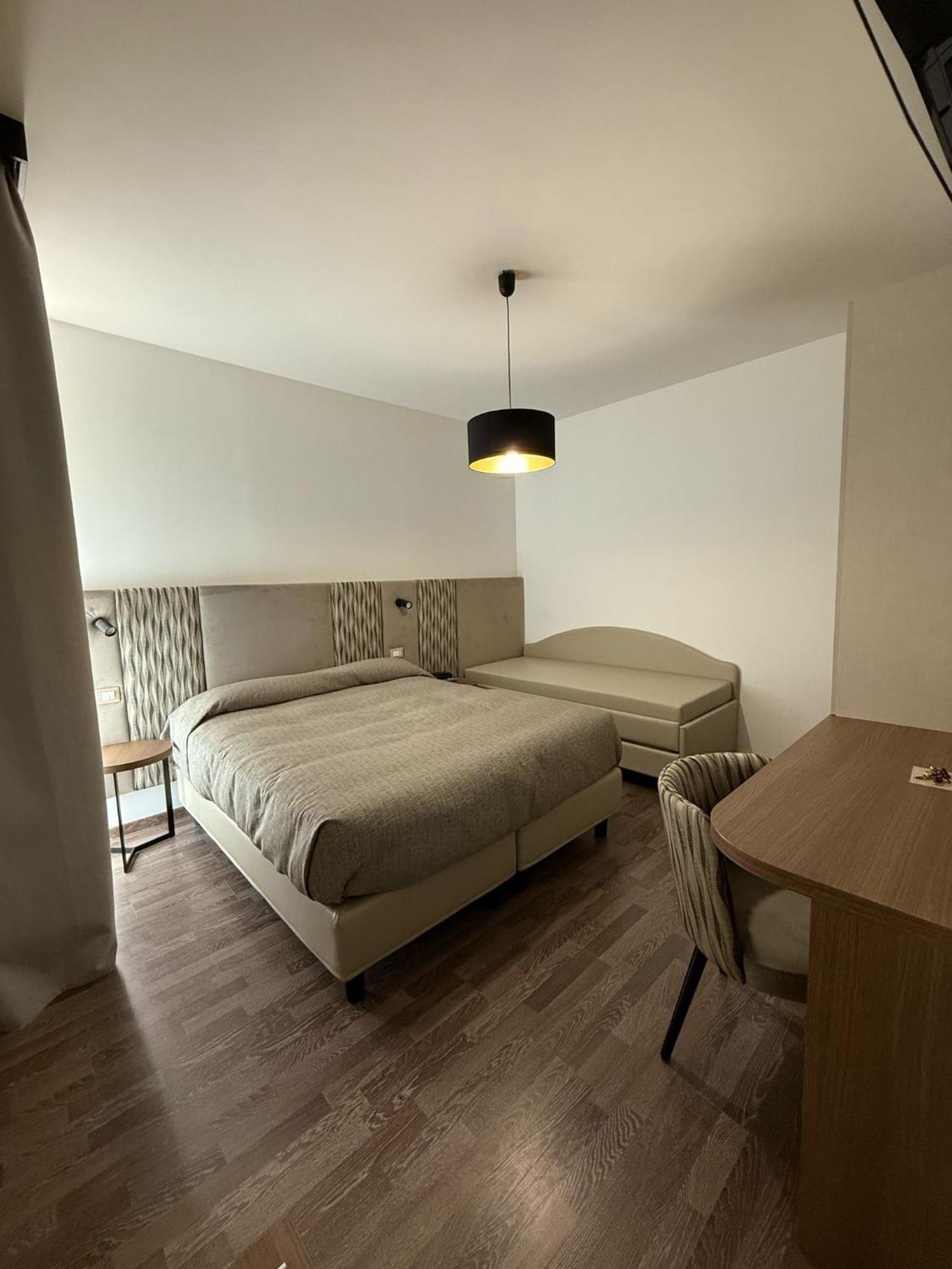 Hotel Miramare Пінето Екстер'єр фото